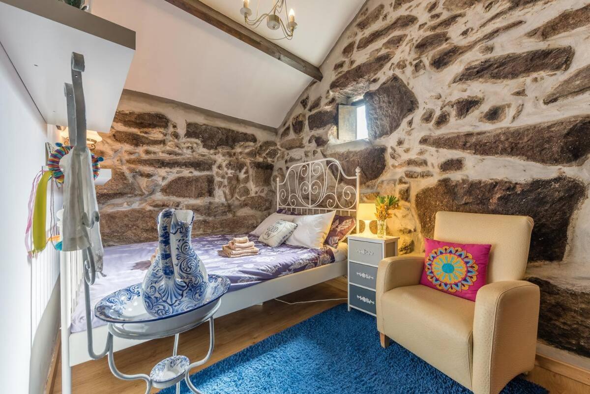 Вилла Pequena Casa Rustica Com Piscina Пеньяфьель Экстерьер фото